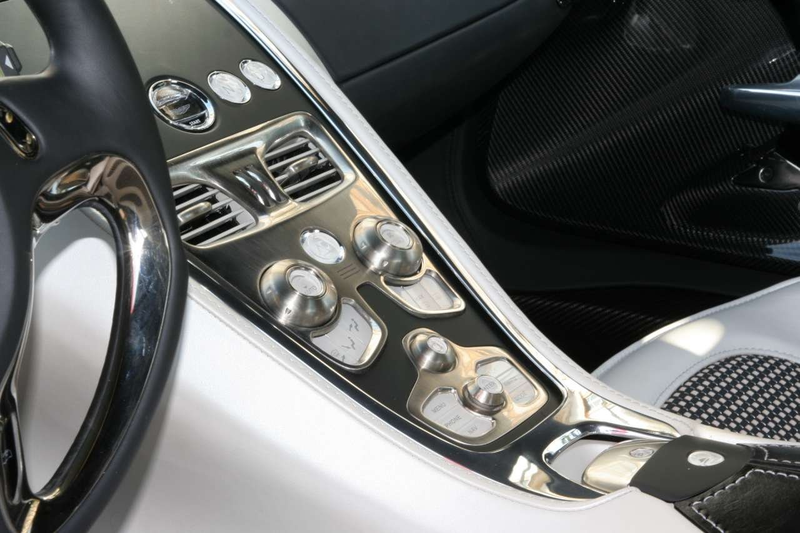 Illustration for article titled $1.75 Million Aston Martin One-77 Wins Fancy Award At Villa d’Este